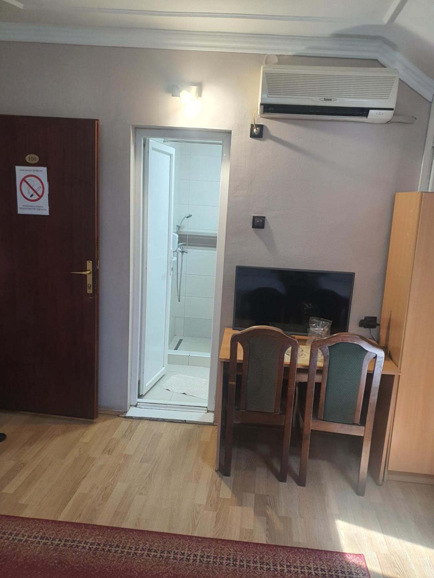 Guest House Vila Bor Novi Sad Exteriör bild